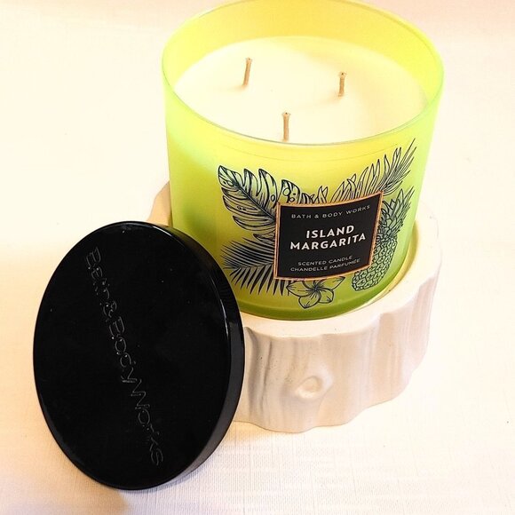 Bath and Body Works ISLAND MARGARITA Three Wick Candle BNIP - Picture 1 of 4